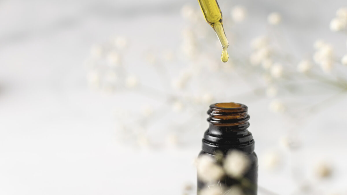 Tea Tree Oil vs. Tinactin for Athlete’s Foot