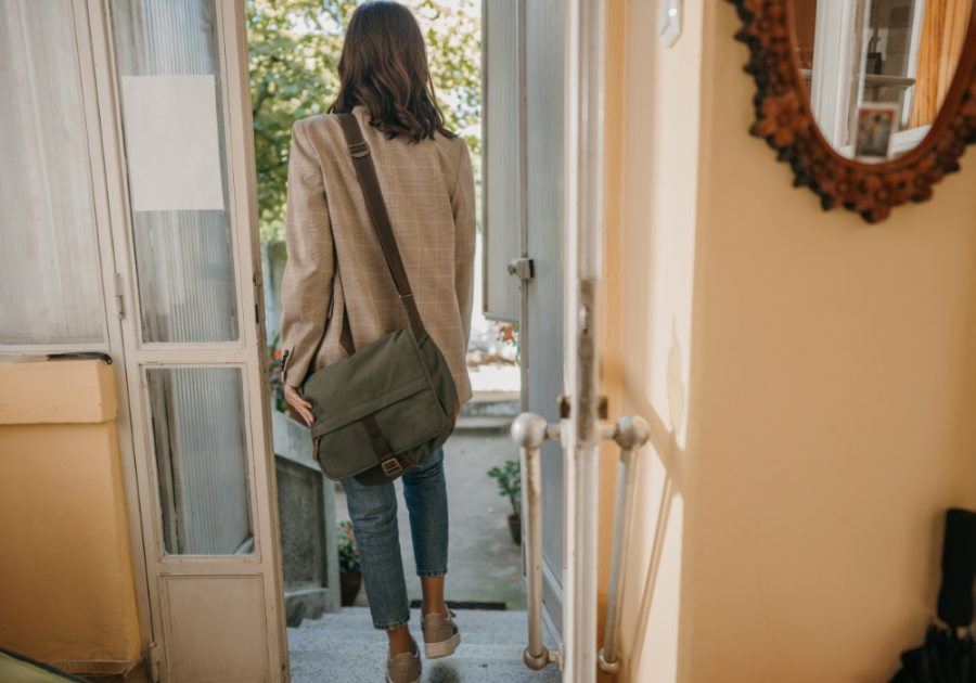 woman walking out the door stages of a narcissistic relationship