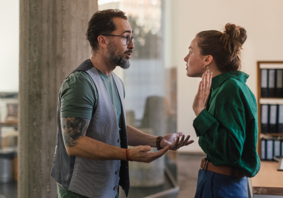 couple arguing how to know when to leave a relationship