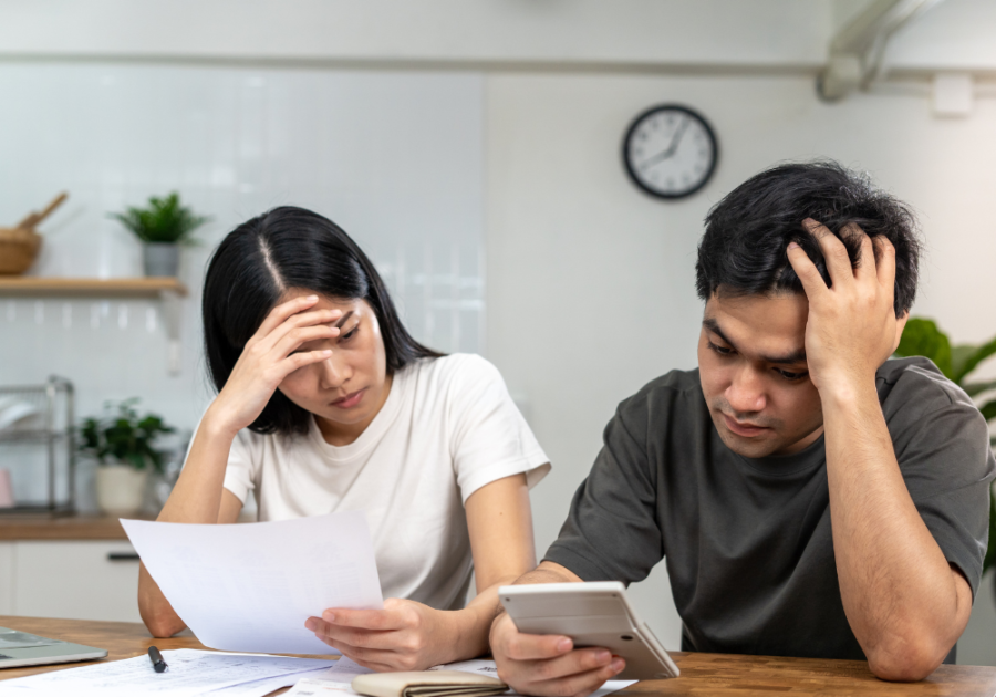stressed out couple how to know when to leave a relationship